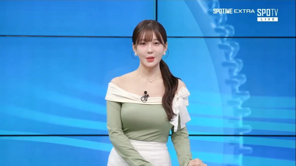 스포티비 여자 아나운서 의상