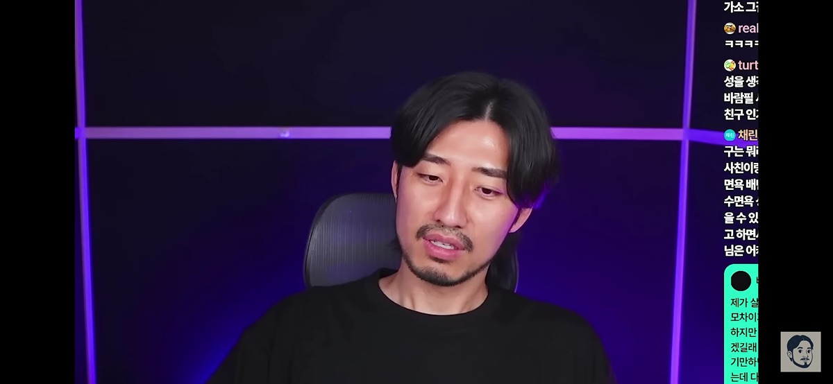 안 예쁜 여친이 인기 많아서 짜증난다는 남친.jpg