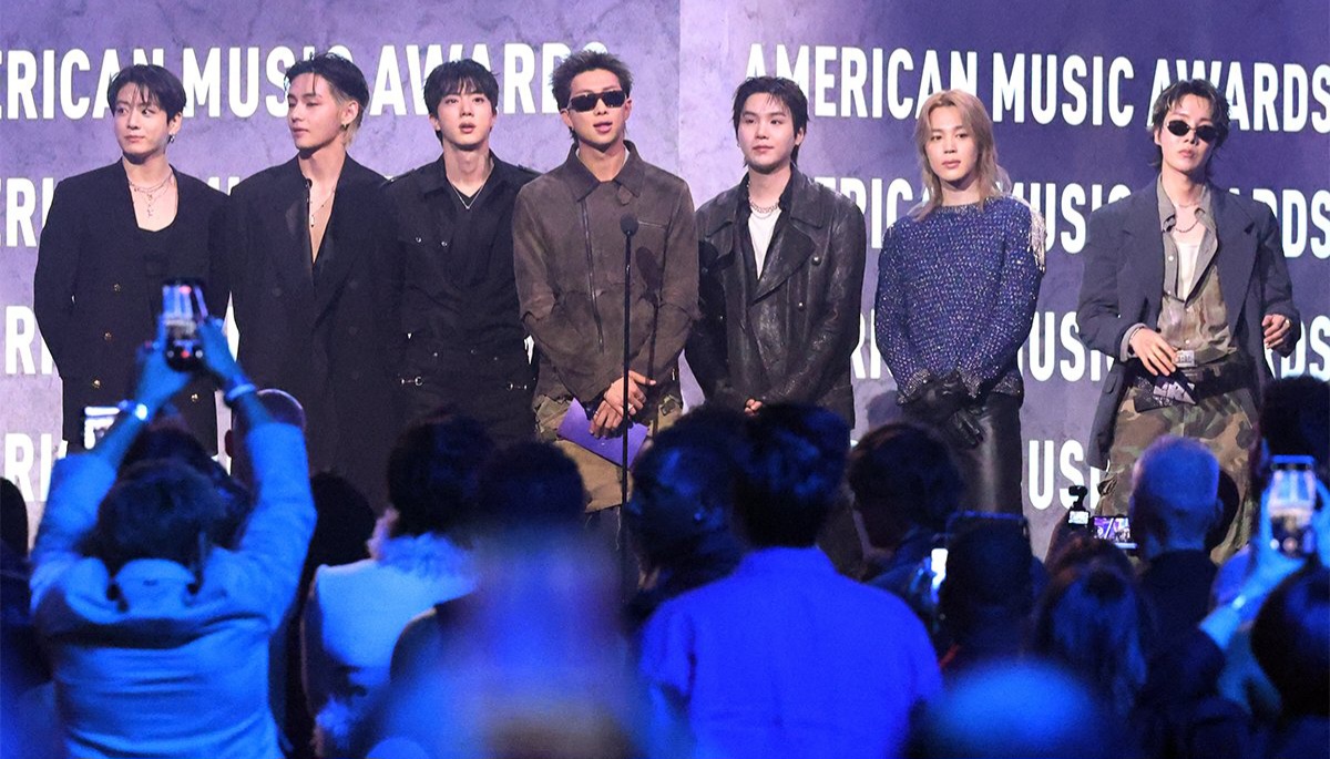 AMAs 시상자로 나온 방탄소년단