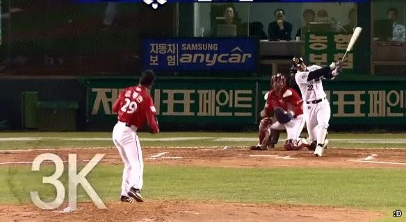한국시리즈 2패하고 벼랑 끝에 몰려가던 순간 나타난 19살 신인 투수.gif