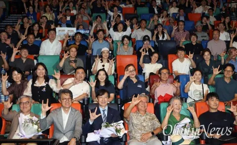 최강욱씨가 민주당 이원택후보를 지지 유세를 하러 가셨네요