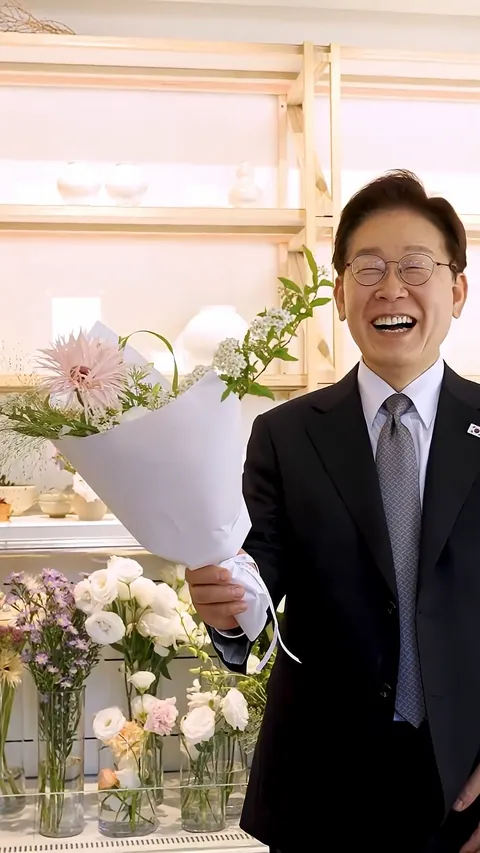 꽃 선물 하는 잼프