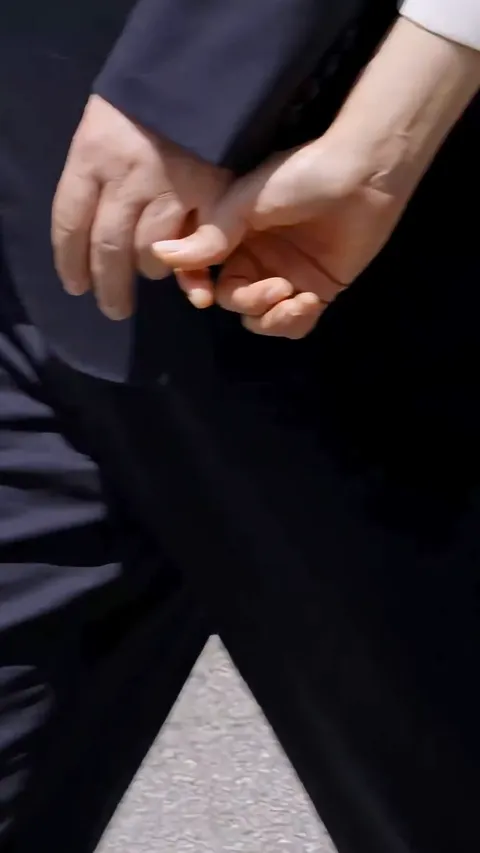 꽃 선물 하는 잼프