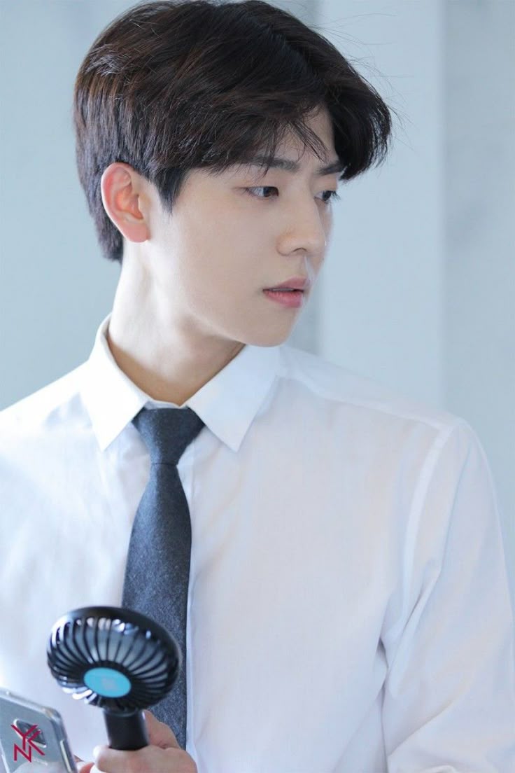 좋아하는 93년생 남자연예인....jpgif