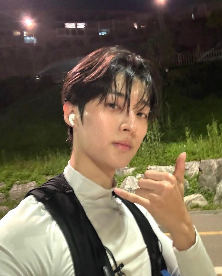 요즘 문짝남중에 내기준 잘생인거 같은 배우