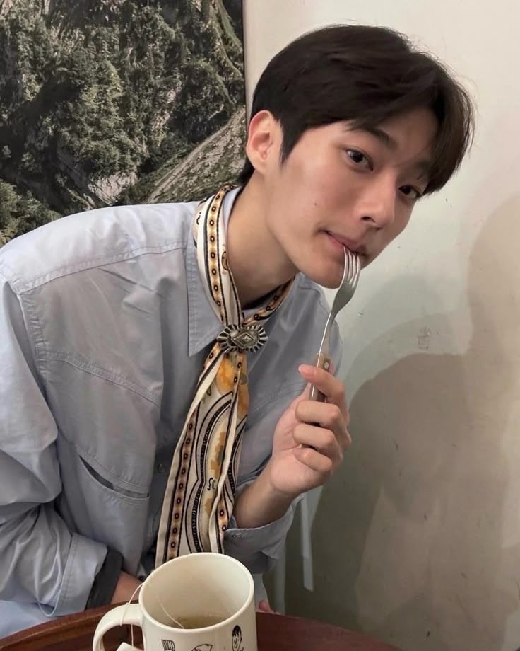 요즘 문짝남중에 내기준 잘생인거 같은 배우