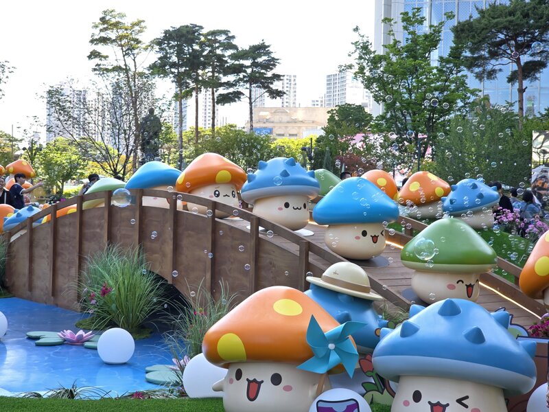 주말에 코스프레하고 잠실팝업 다녀왔어요
