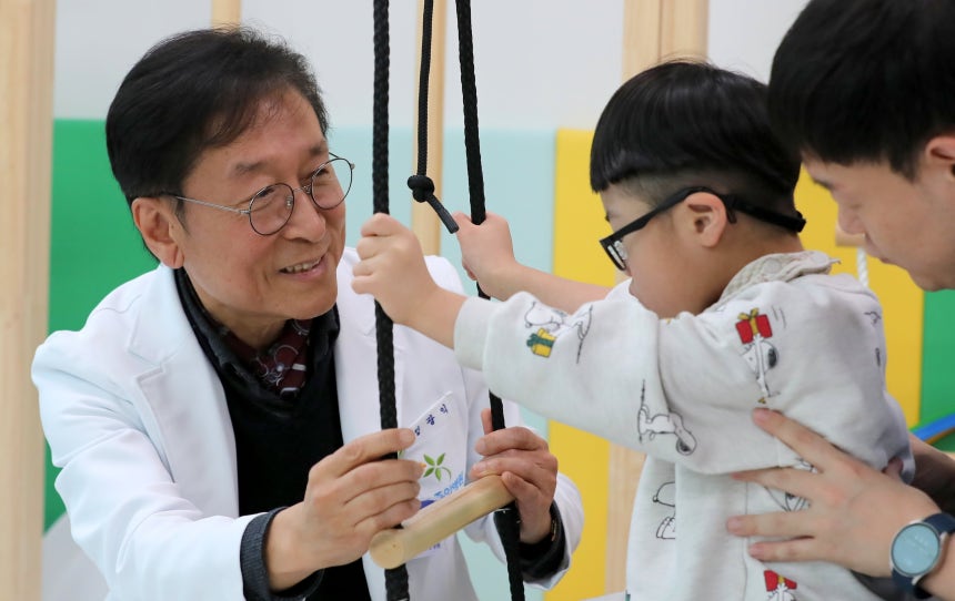 ‘아픈 아이도 책임져야’ 창업주 철학… 71만명 웃음 되찾다