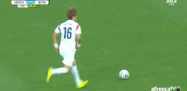 국대 기성용 중거리 특.gif