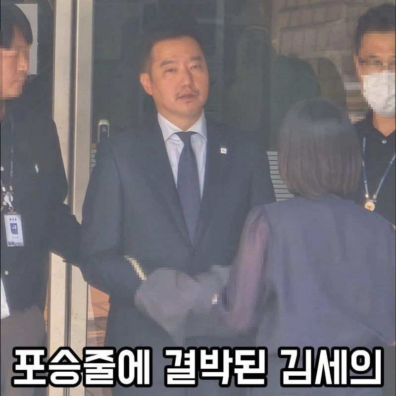 오늘 포승줄 묶여 구속적부심사 받는 가세연 김세의.jpg
