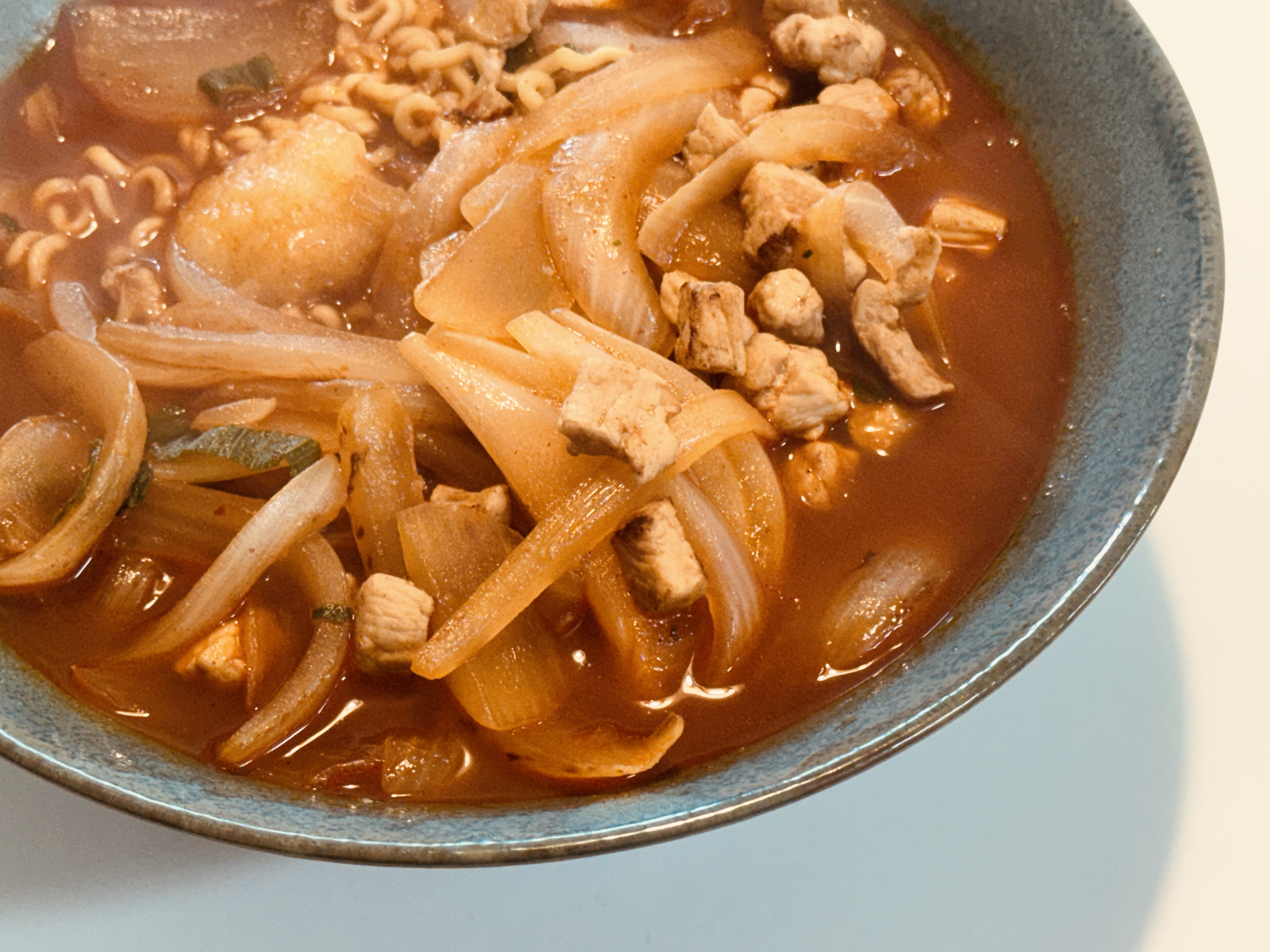 투표 마치고 와서 라면 한그릇 끓여먹습니다