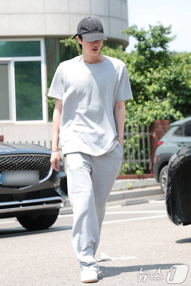 논란을 사전 차단하는 월드스타의 투표모습