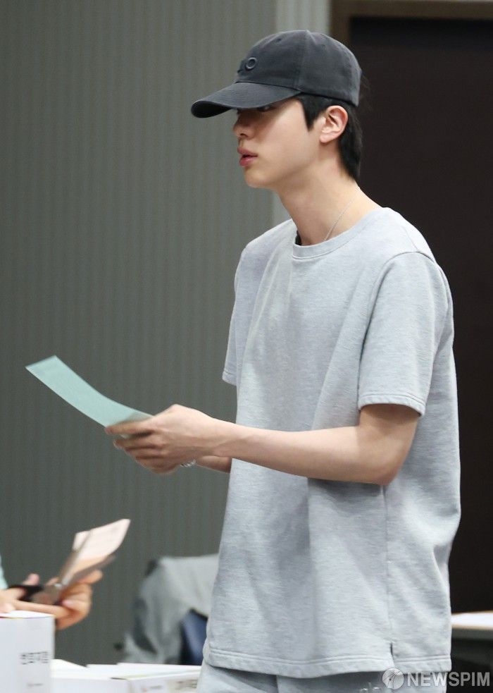 논란을 사전 차단하는 월드스타의 투표모습