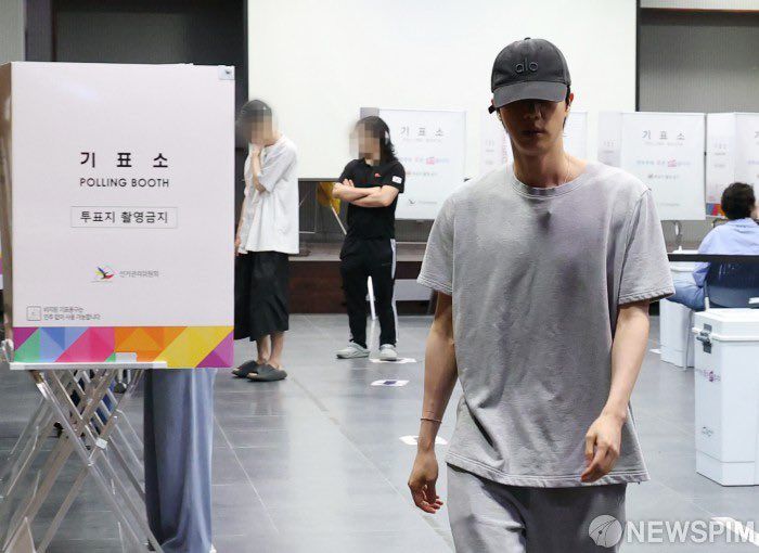 논란을 사전 차단하는 월드스타의 투표모습