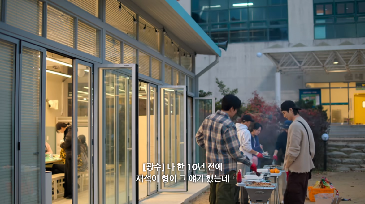 유재석 : 어느 순간 깨달았어요. 아 이렇게 좋아하는 것과 이별을 해야 되는구나