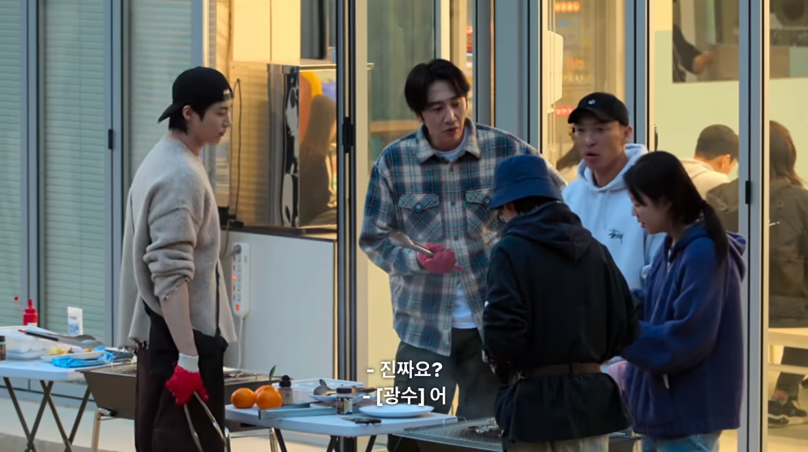 유재석 : 어느 순간 깨달았어요. 아 이렇게 좋아하는 것과 이별을 해야 되는구나