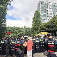[속보]경찰,.잠실.1천명 투입..시위대 끌어내는중
