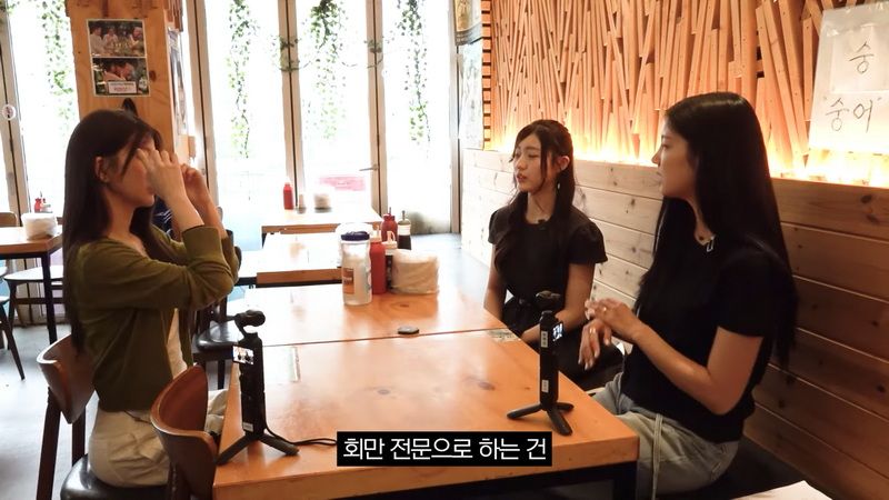일본 여자들을 한국 횟집에 데려갔더니?.jpg
