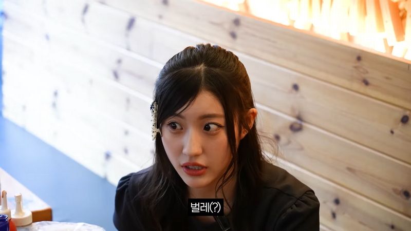 일본 여자들을 한국 횟집에 데려갔더니?.jpg