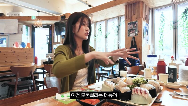 일본 여자들을 한국 횟집에 데려갔더니?.jpg