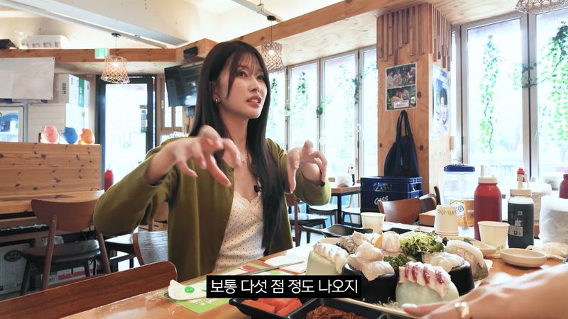 일본 여자들을 한국 횟집에 데려갔더니?.jpg