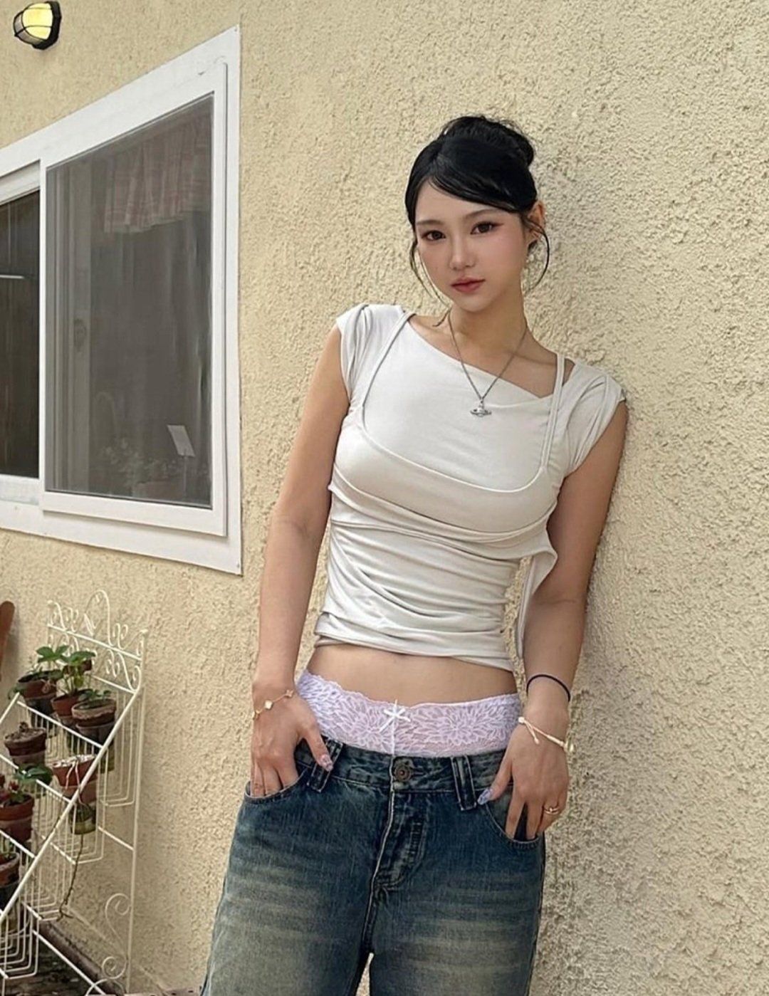 요즘 유행이라는 레이스 달린 팬티 새깅룩