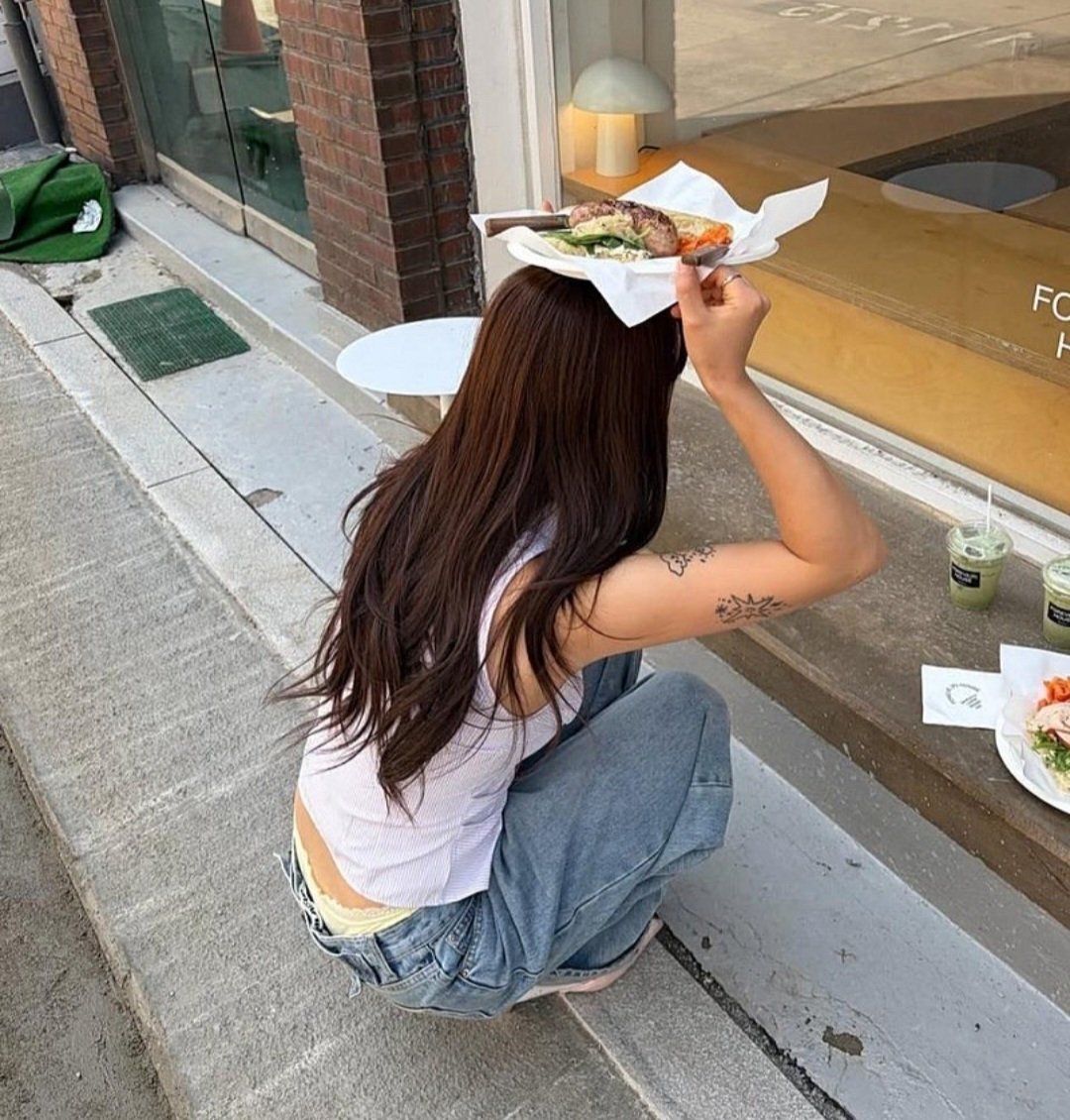 요즘 유행이라는 레이스 달린 팬티 새깅룩