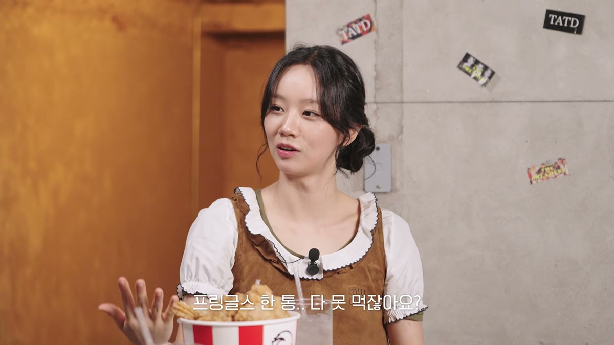 있지(ITZY) 채령 :닭 한마리 먹는게 엄청 대단한거 아니에요? 혜리 :한마리는 먹지 않나?