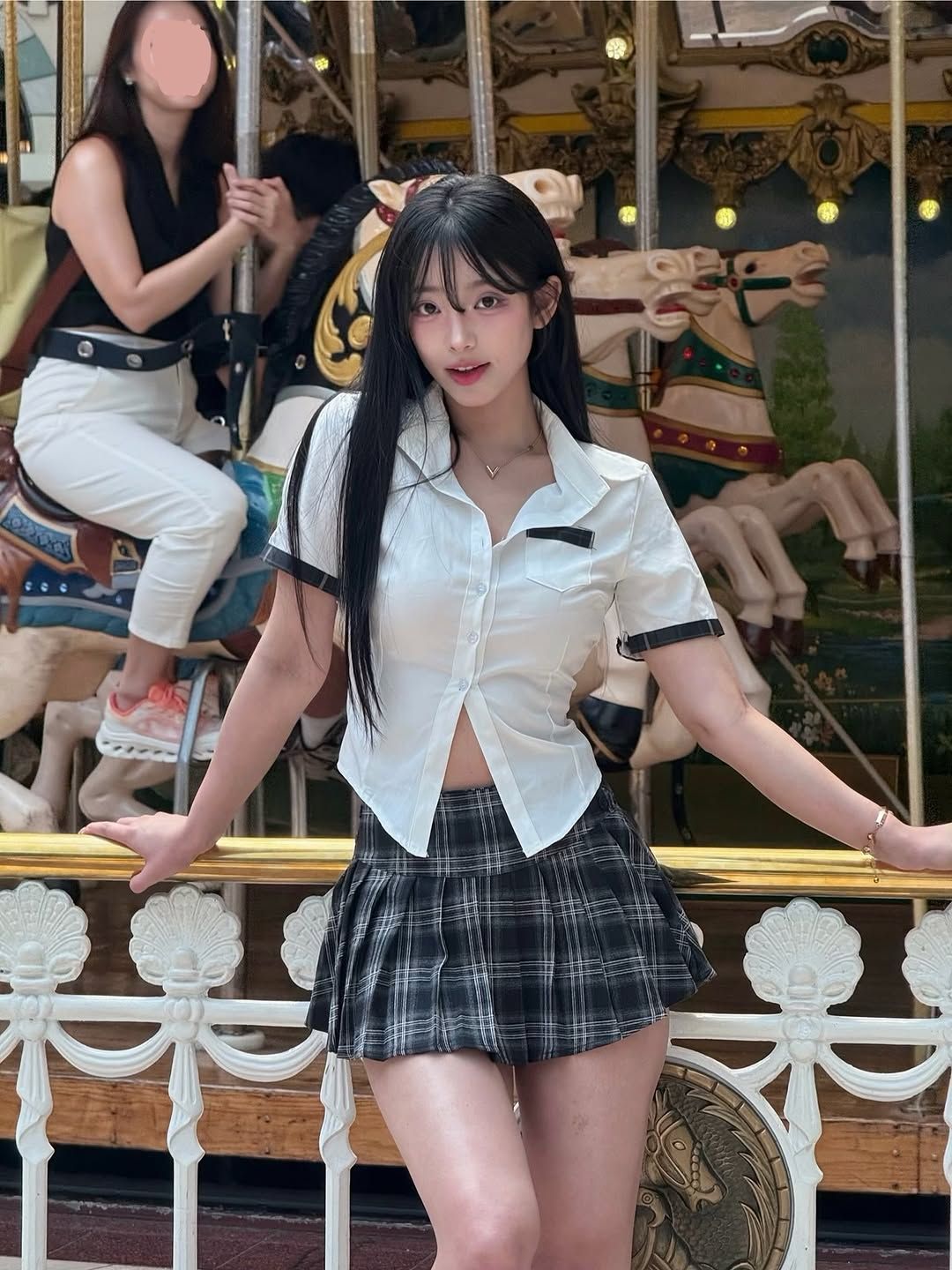 ㅇㅎ)요즘 부쩍 몸매 부각 되는 사진 올리는  인풀루언서 누나.jpg