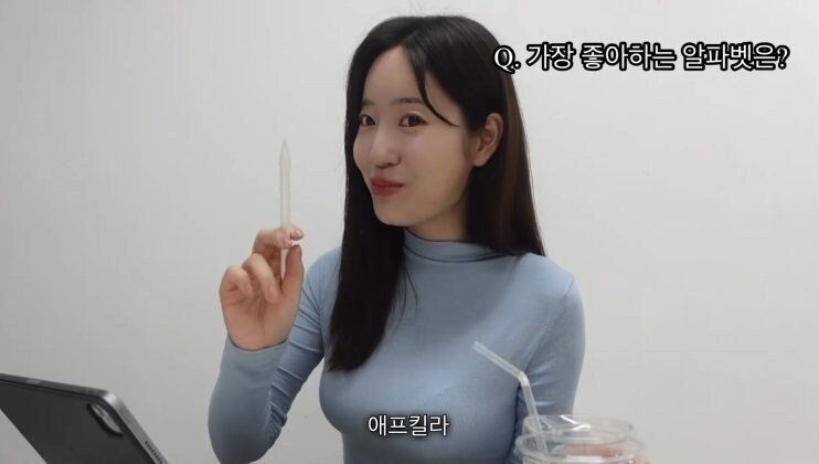 비키니 공개한 F컵 유튜버