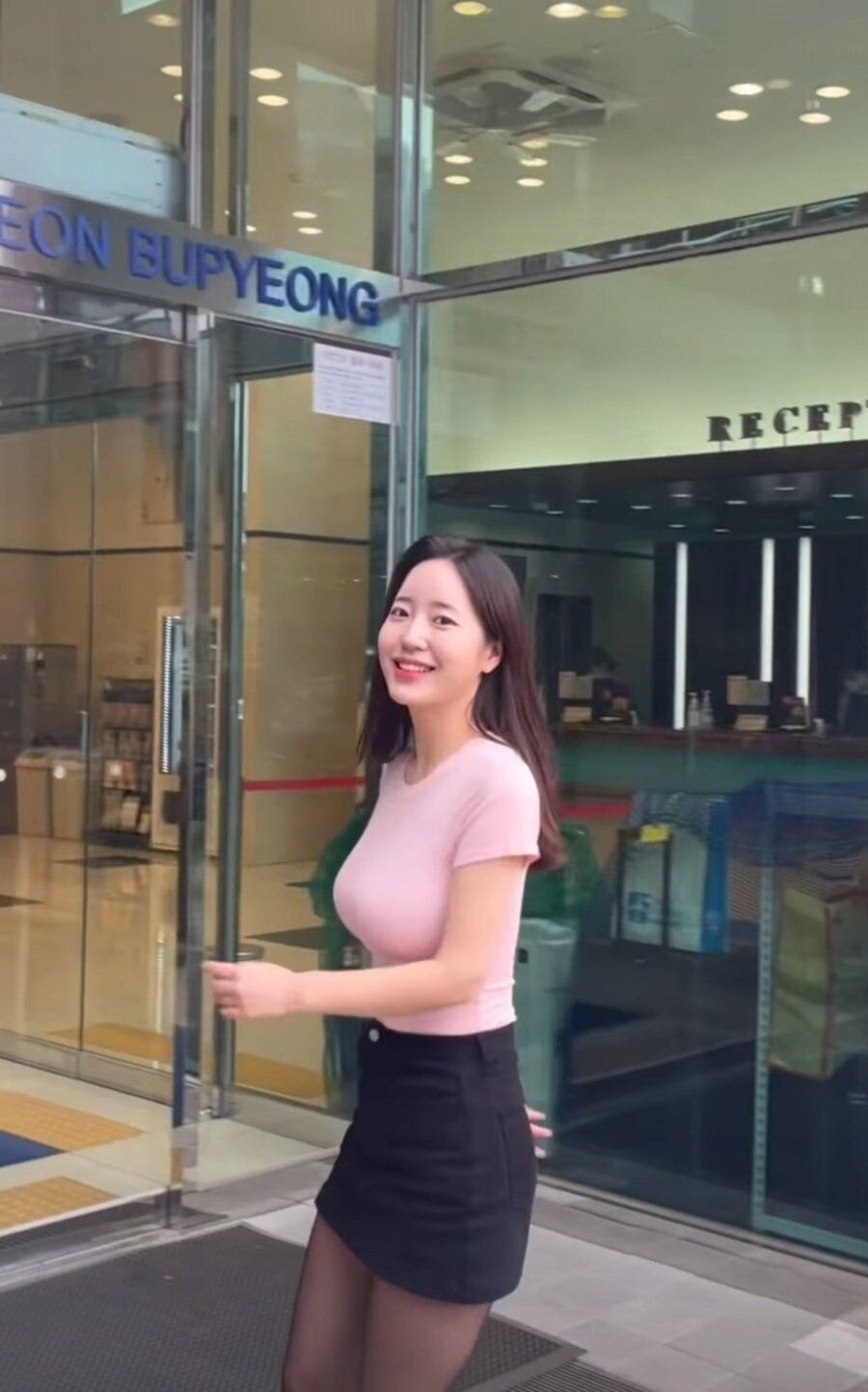 비키니 공개한 F컵 유튜버