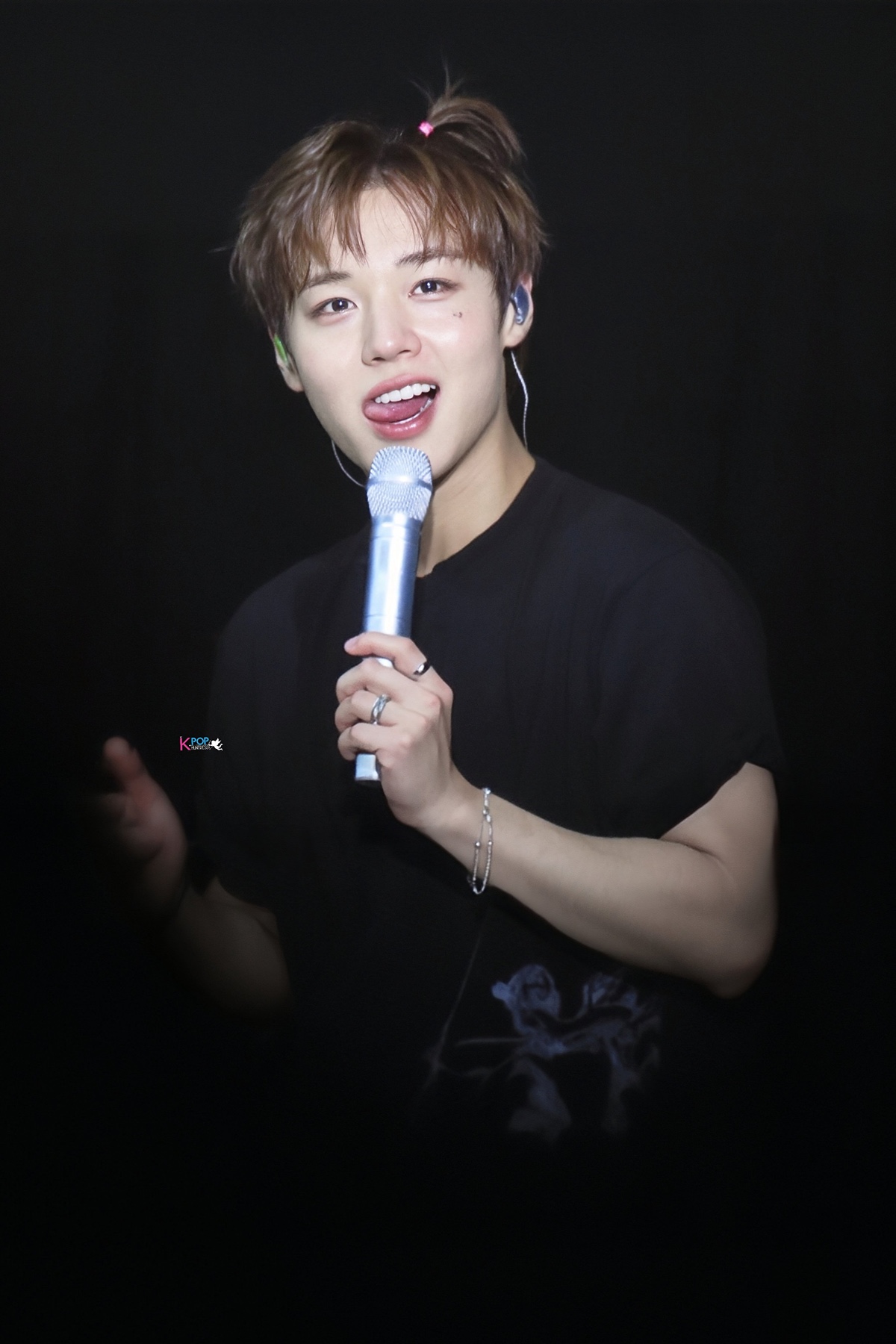 말레이시아 현지 매체에 올라온 박지훈 어제 콘서트 사진.jpg