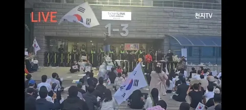 자꾸 여러가지 지원요청하고 연예인 괴롭히는 잠실 시위대들