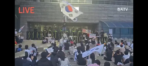 자꾸 여러가지 지원요청하고 연예인 괴롭히는 잠실 시위대들