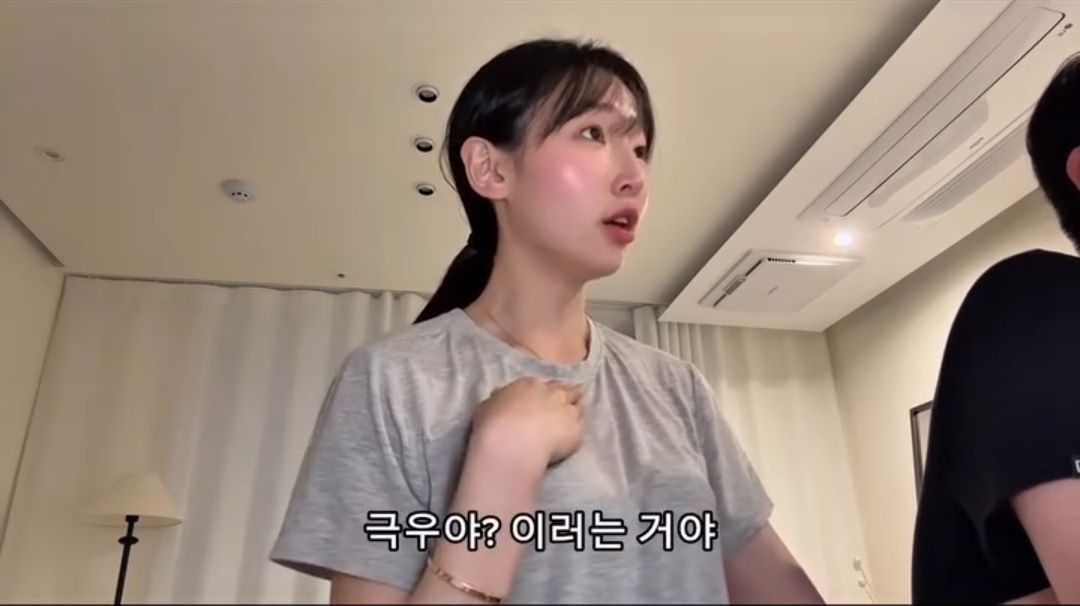정치 성향 때문에 손절 당했다는 여성.jpg