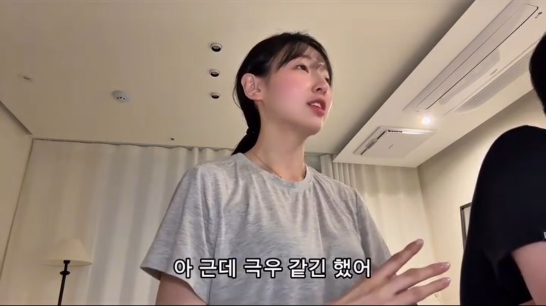 정치 성향 때문에 손절 당했다는 여성.jpg