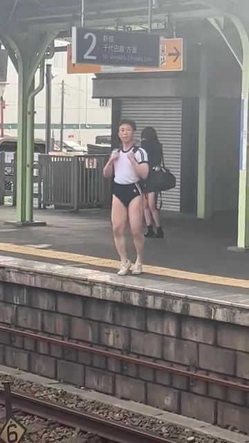 혐) 일본에서 자주 목격되는 아저씨.jpg