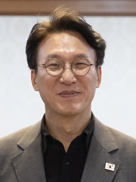 오늘 오후부터 모공의 키워드는 '유능한 김민석 총리'군요.