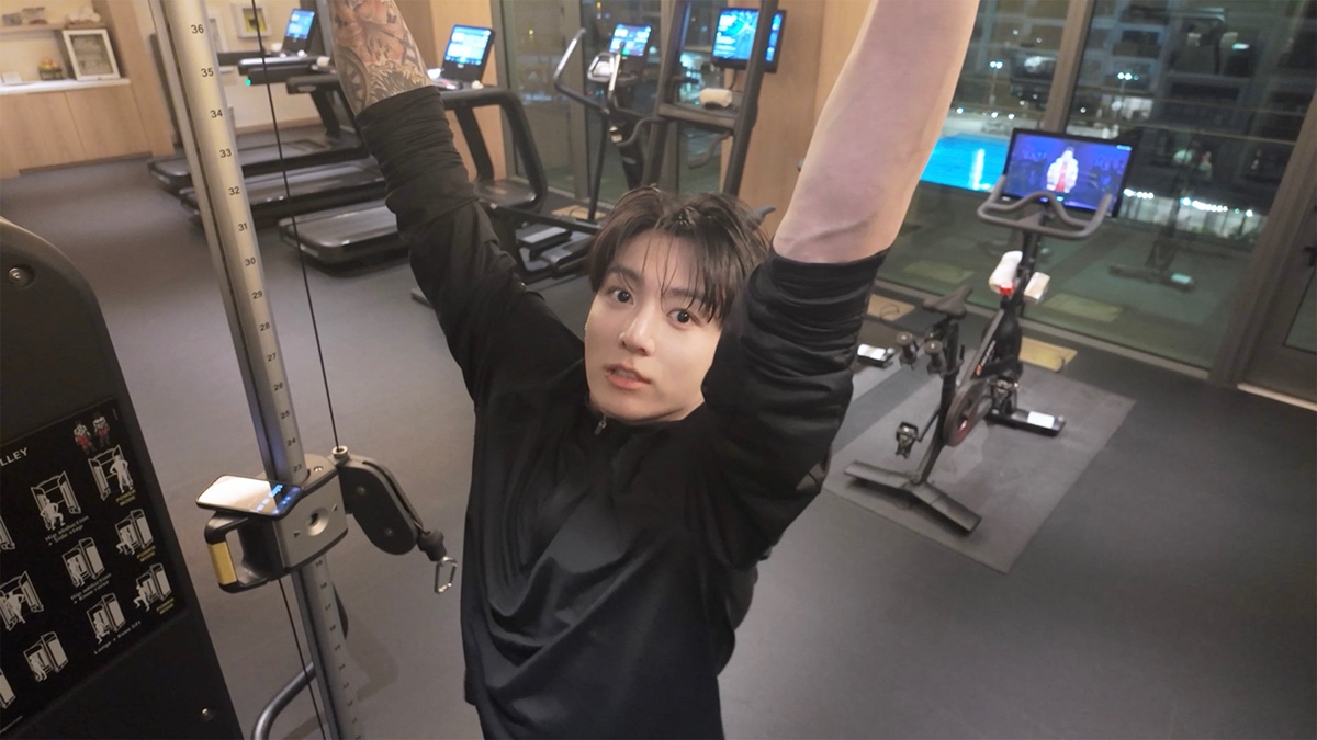 턱걸이 준비하는 방탄소년단 정국이 청순함 근데 턱걸이 시작하니까 섹시해짐