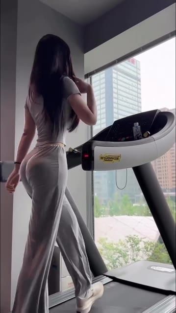 엉덩이가 돋보이는 처자들
