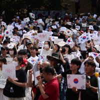 ‘개표소 시위’.모스 탄 “부정선거.에 중국” 황당 주장