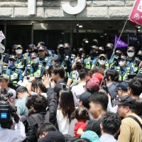 “한국경찰 맞아.?” 잠실시위서 ‘중국인 몰이’ 논란…
