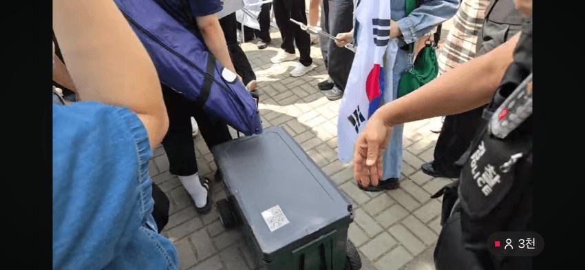 현재 극우들 근황 훈련장에 공 가지러온 여자 핸드볼 대표팀 짐검사 못했다고 ㅈㄹ중