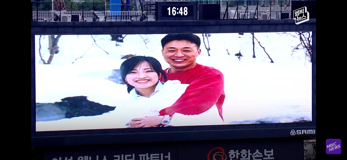 (눈물주의) 야구장 눈물바다로 만든 시구.jpg