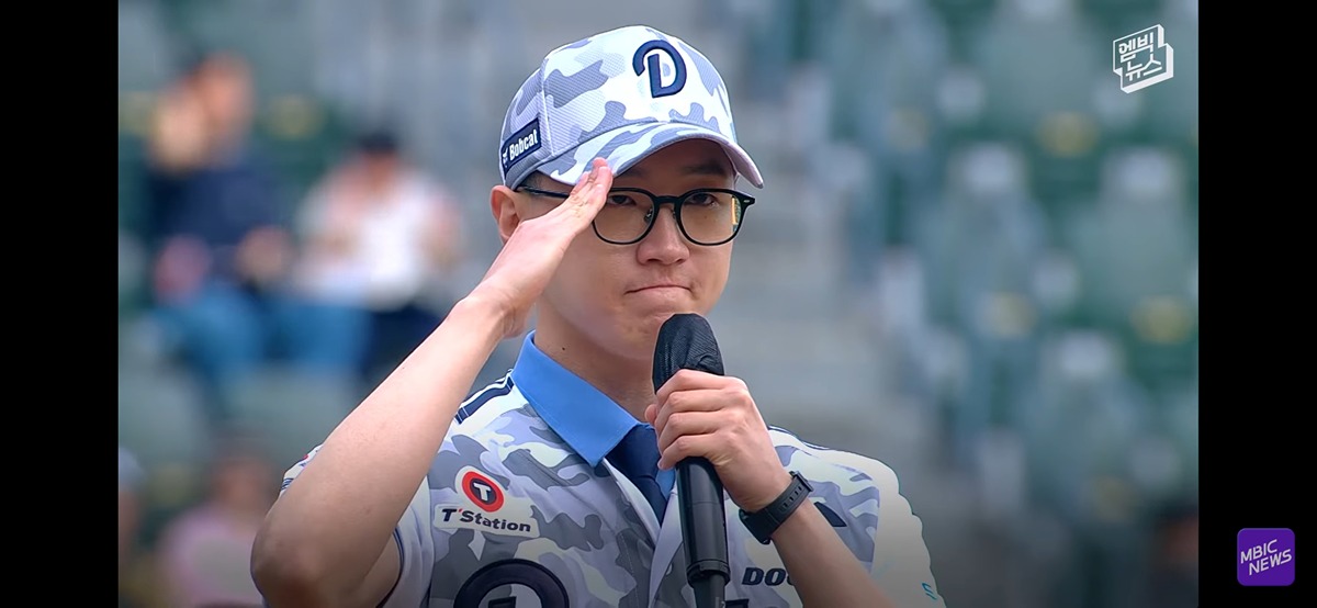 (눈물주의) 야구장 눈물바다로 만든 시구.jpg