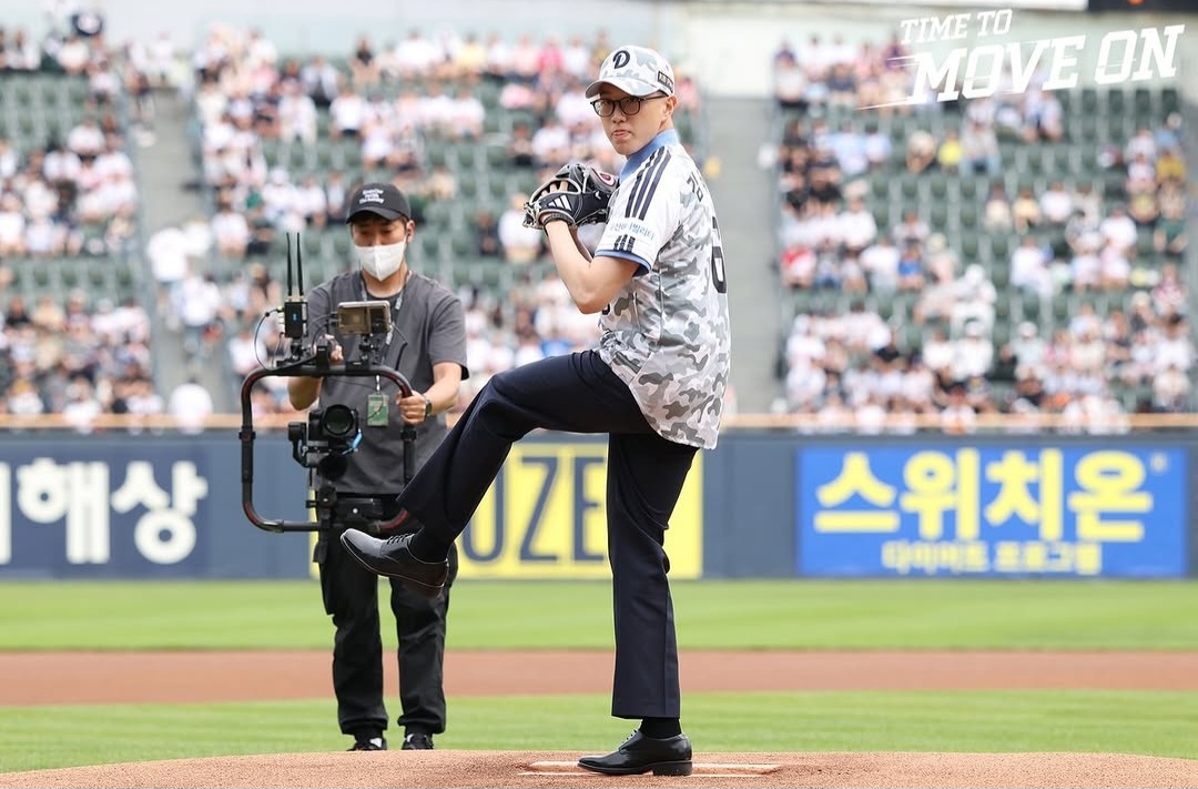 (눈물주의) 야구장 눈물바다로 만든 시구.jpg
