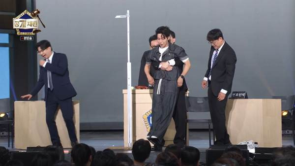 방송 중에 양말까지 벗고 키를 쟀다는 개그맨.jpg