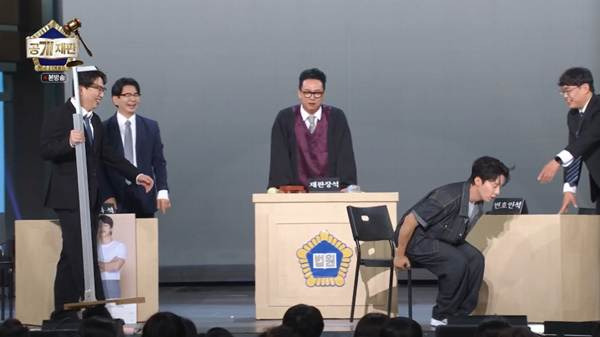 방송 중에 양말까지 벗고 키를 쟀다는 개그맨.jpg