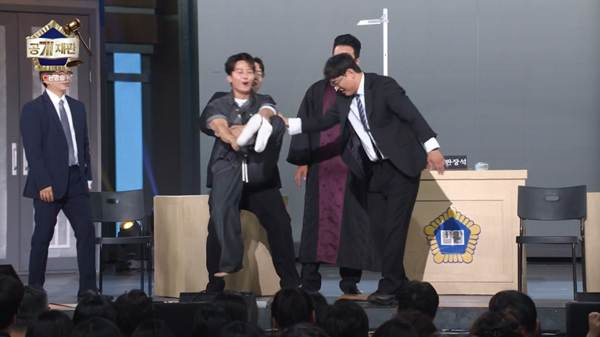 방송 중에 양말까지 벗고 키를 쟀다는 개그맨.jpg