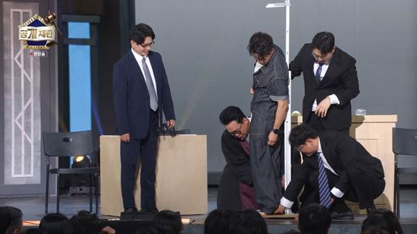 방송 중에 양말까지 벗고 키를 쟀다는 개그맨.jpg